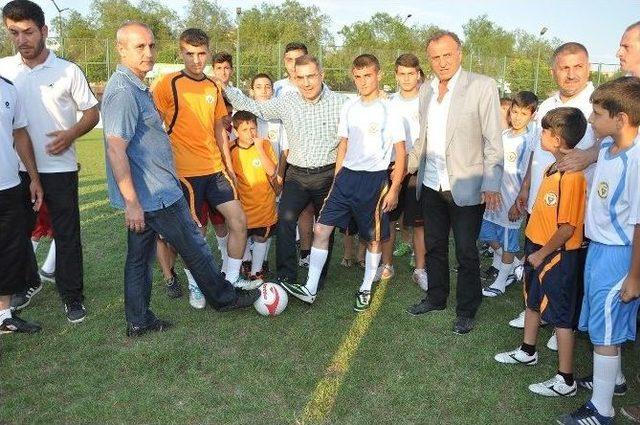Y&uuml;reğir&rsquo;de Yaz Futbol Okulu Başladı 1