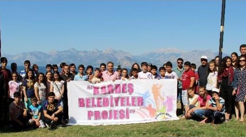 &Ouml;ğrenci Ve &Ouml;ğretmenlerden Başkan Uysal&rsquo;a Teşekk&uuml;r