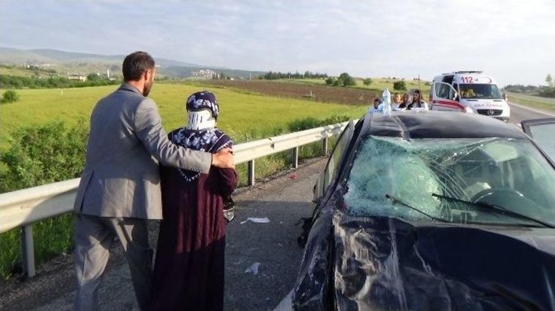 Ankara&rsquo;da Otomobil İle Kamyon &Ccedil;arpıştı: 5 Yaralı