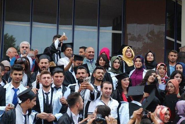 Batman’da Mezun Olan Bin 650 Öğrenci Diplomalarını Aldı