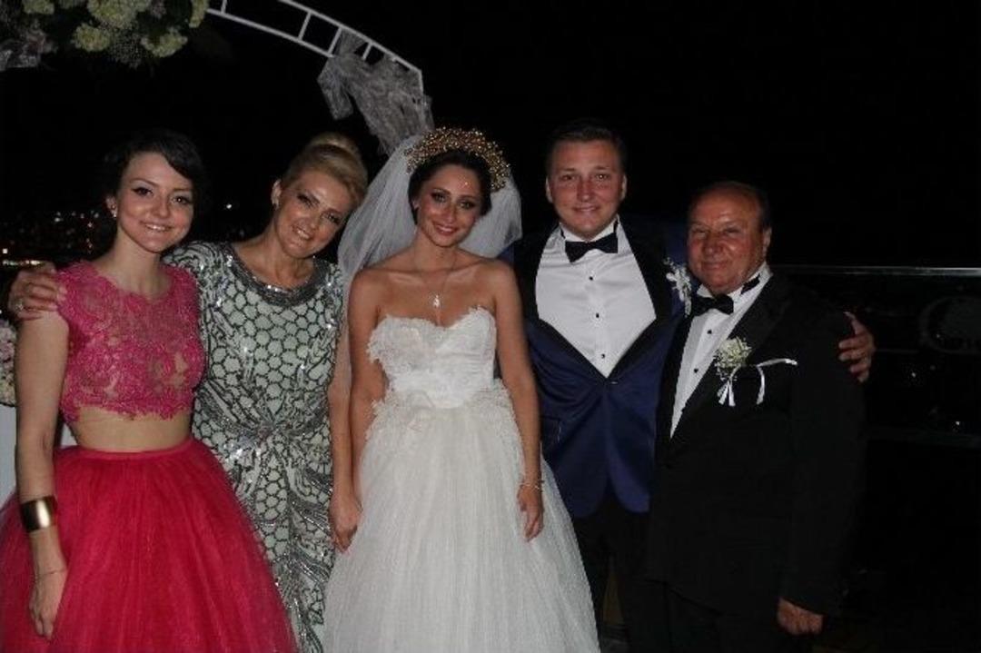 Emre Altuğ, Kuşadası&rsquo;nda Nikah Şahidi Oldu