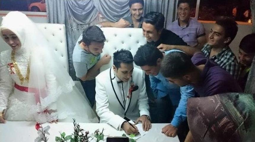 Matematik &Ouml;ğretmenine Nikah Masasında Soru &Ccedil;&ouml;zd&uuml;rd&uuml;ler