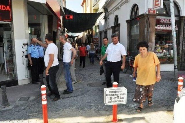 Barbaros Caddesi Gün İçinde Araç Trafiğine Kapatıldı