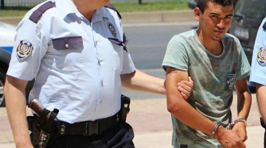 Alman Turistin Boğazına Ustura Dayayıp Gasp Etti