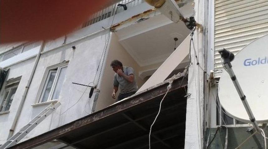 Ka&ccedil;ak Balkon Yıkıldı
