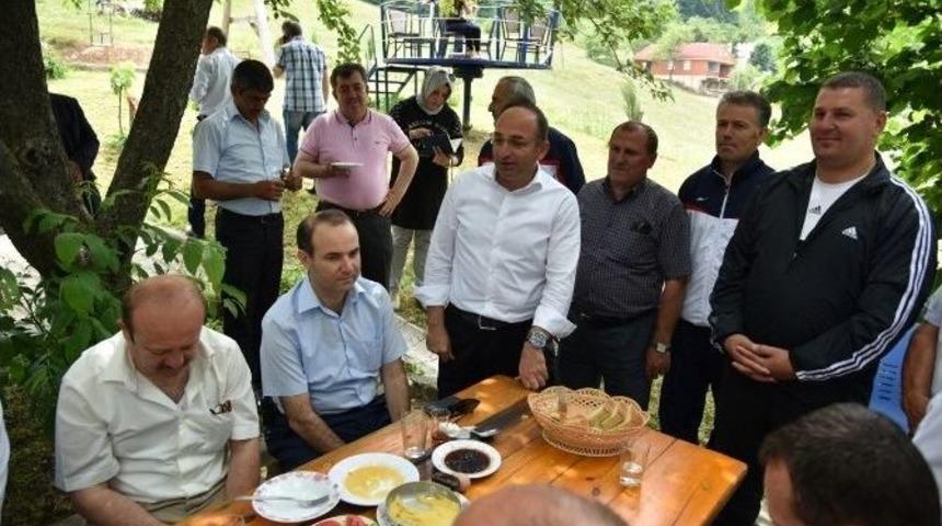 &Uuml;z&uuml;lmez, Kartepeli Muhtarlarla Bir Araya Geldi