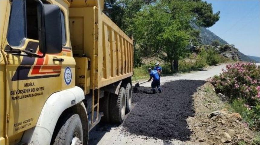 Asfalt Yama Ve Bakım &Ccedil;alışmaları S&uuml;r&uuml;yor