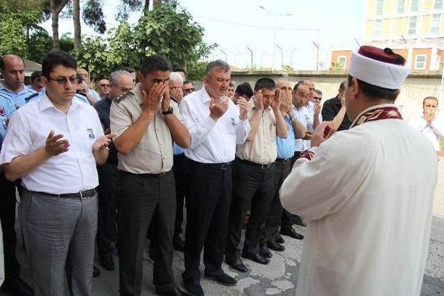 &Ouml;ld&uuml;r&uuml;len Cezaevi M&uuml;d&uuml;r&uuml; İ&ccedil;in Gıyabi Cenaze Namazı Kılındı 3