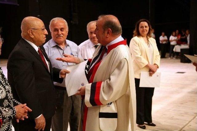 Unvan Alan 143 Akademisyene, Emekli Olanlara Plaket Verildi 1