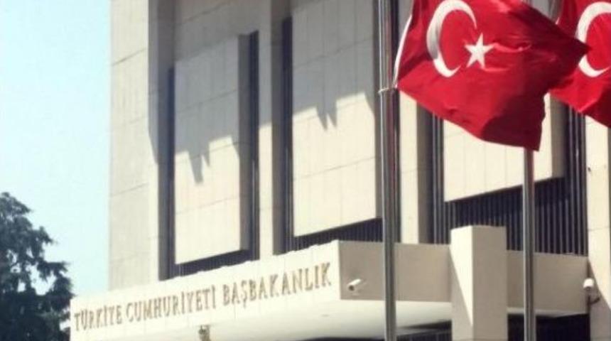 İzmir'de Bayraklar Yarıya Indi