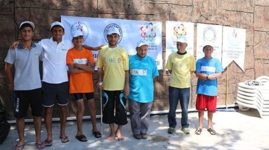 T&uuml;rkiye Sakatlar Derneği&rsquo;nden Engelli Gen&ccedil;lere Y&uuml;zme Kursu