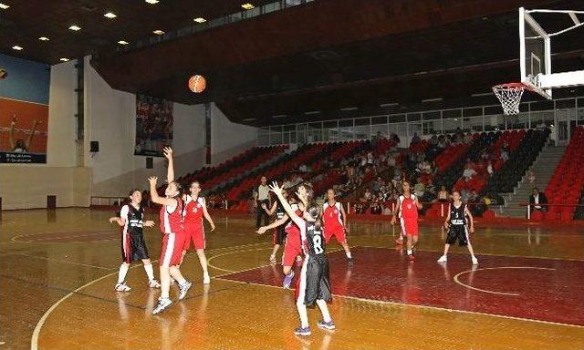 Büyükşehir Basketbolda Eskişehir İl Birincisi Oldu