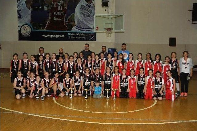 Büyükşehir Basketbolda Eskişehir İl Birincisi Oldu