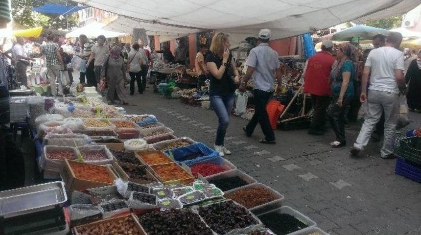Semt Pazarına Ramazan Bereketi