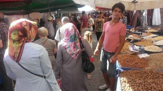 Semt Pazarına Ramazan Bereketi