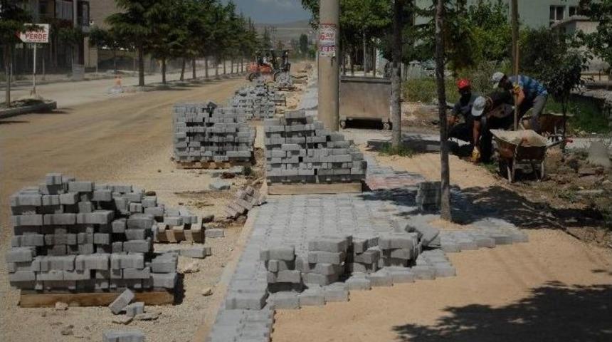 Bolvadin’de Yol Yapım Çalışmaları Aralıksız Devam Ediyor