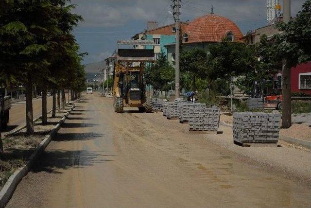 Bolvadin’de Yol Yapım Çalışmaları Aralıksız Devam Ediyor