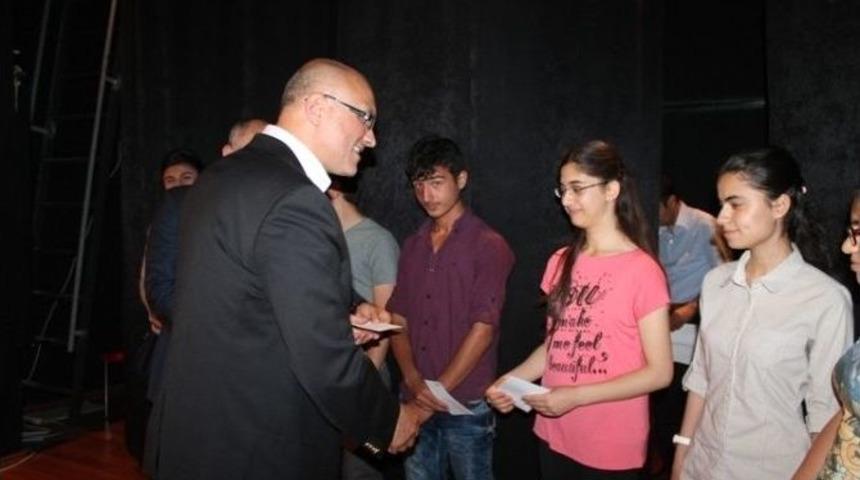 Takdir Alan 282 &Ouml;ğrenciye 100&rsquo;er Tl &Ouml;d&uuml;l