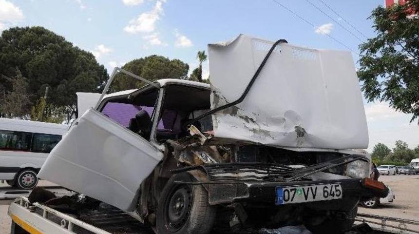 Beton Mikseri İle Otomobil &Ccedil;arpıştı: 2 Yaralı