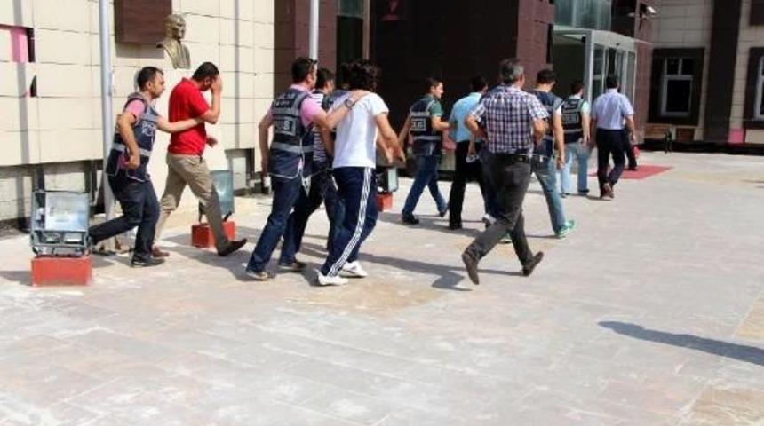 Silopi'de Ikinci Kaçak Sigara Operasyonu: 6 Gözaltı