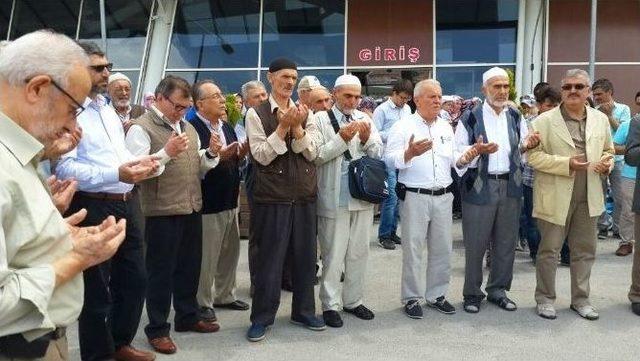 Umre Kafilesi Kutsal Topraklara Uğurlandı