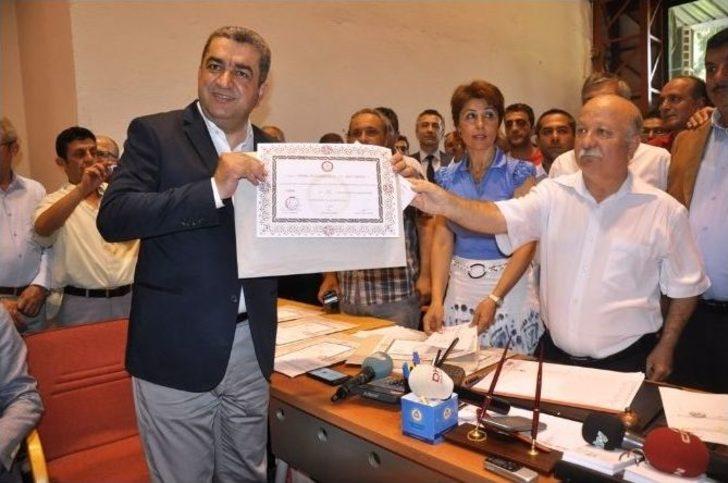 Kemal Kılıçdaroğlu’nun Mazbatası Alındı G2