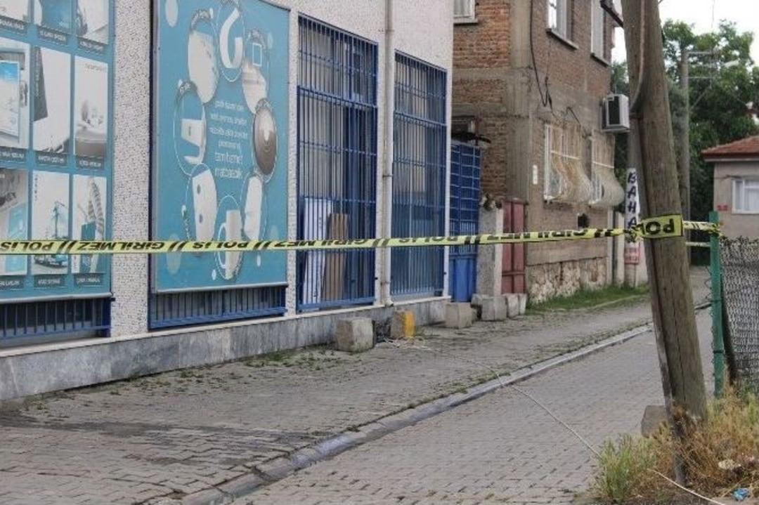 Ş&uuml;pheli Paket Polis Ekiplerini Alarma Ge&ccedil;irdi