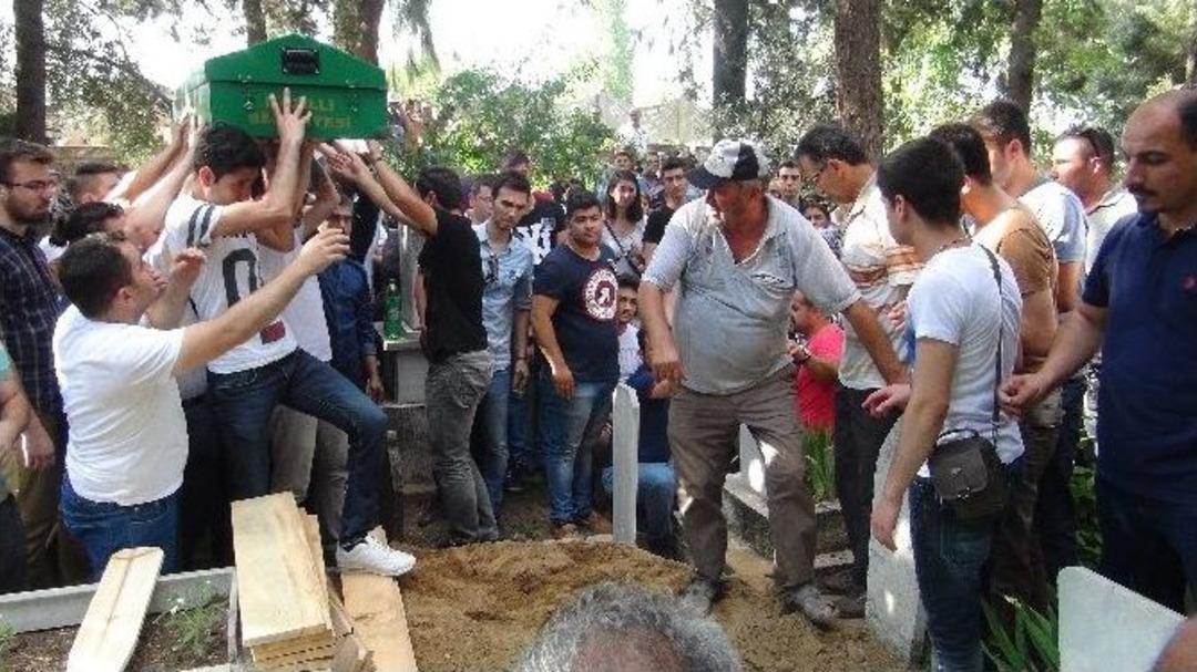 Atsak Ailesinin Cenazesinde G&ouml;zyaşları Sel Oldu