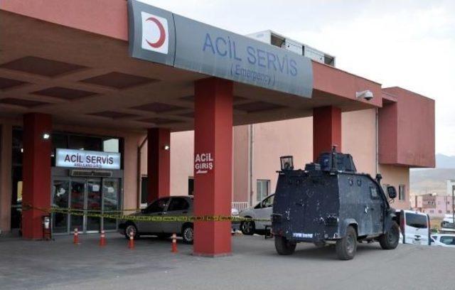 Cizre'de Uzman Çavuşun Otomobiline Ateş Açıldı: 2 Yaralı