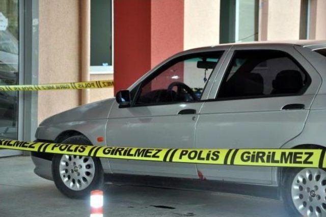 Cizre'de Uzman Çavuşun Otomobiline Ateş Açıldı: 2 Yaralı