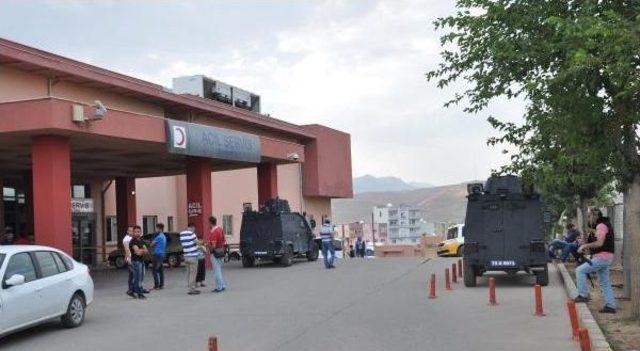 Cizre'de Uzman Çavuşun Otomobiline Ateş Açıldı: 2 Yaralı