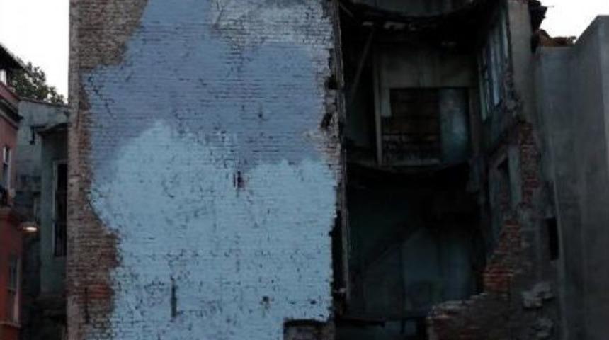 Balat'ta "şehrin Kırışıklıkları" &Uuml;zeri Boyanarak Tahrip Edildi