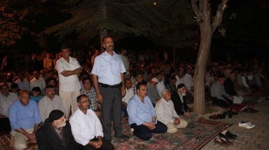 Bing&ouml;l&rsquo;de İlk Teravih Namazı Kılındı