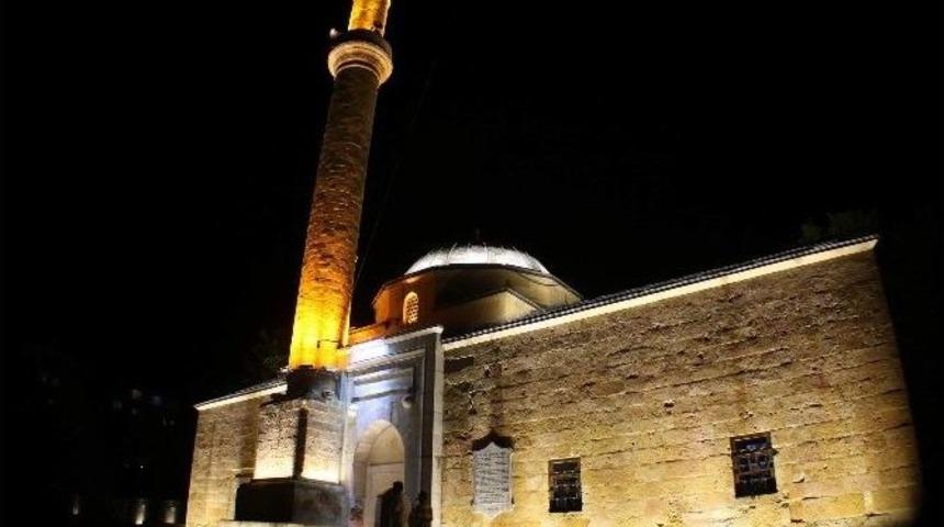 Kırşehir&rsquo;de 600 Camide İlk Teravih Namazı Kılındı