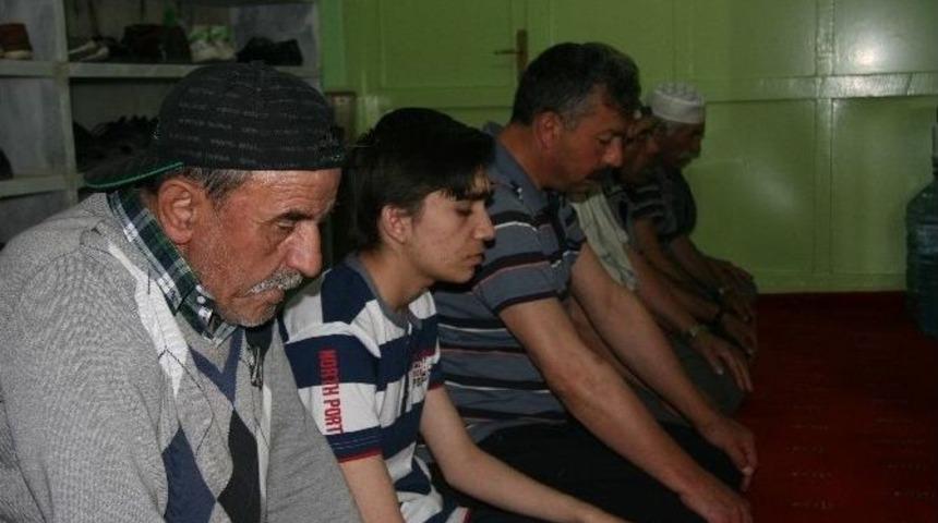 Afyonkarahisar&rsquo;da İlk Teravih Namazı Kılındı