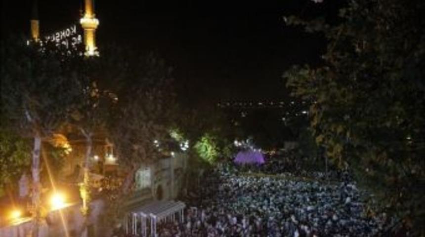 İstanbul&rsquo;da İlk Teravih Namazı Kılındı