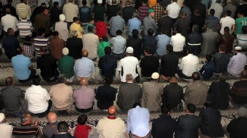 Ağrı&rsquo;da İlk Teravih Namazı Kılındı