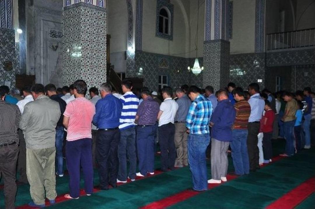 Şırnak&rsquo;ta İlk Teravih Namazı Kılındı