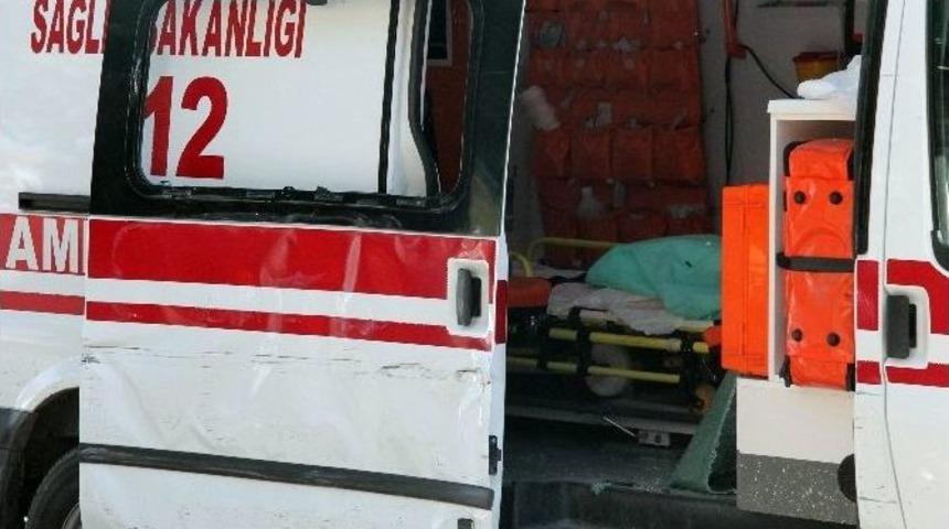 Elazığ&rsquo;da Ambulans İle Otob&uuml;s &Ccedil;arpıştı