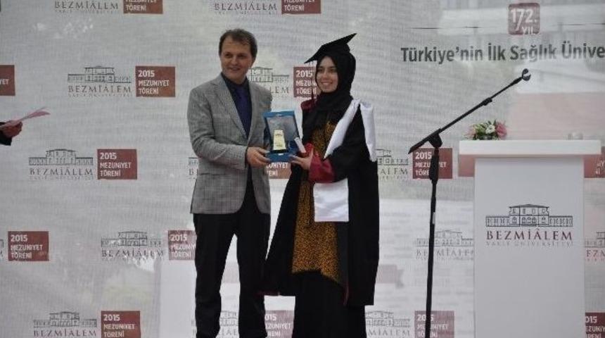 Bezmialem&rsquo;de Mezuniyet Coşkusu