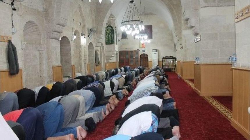Mardin&rsquo;de İlk Teravih Namazı Kılındı