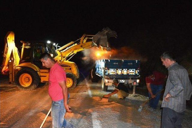 Buğday D&ouml;k&uuml;ld&uuml; Yol Kapandı 3