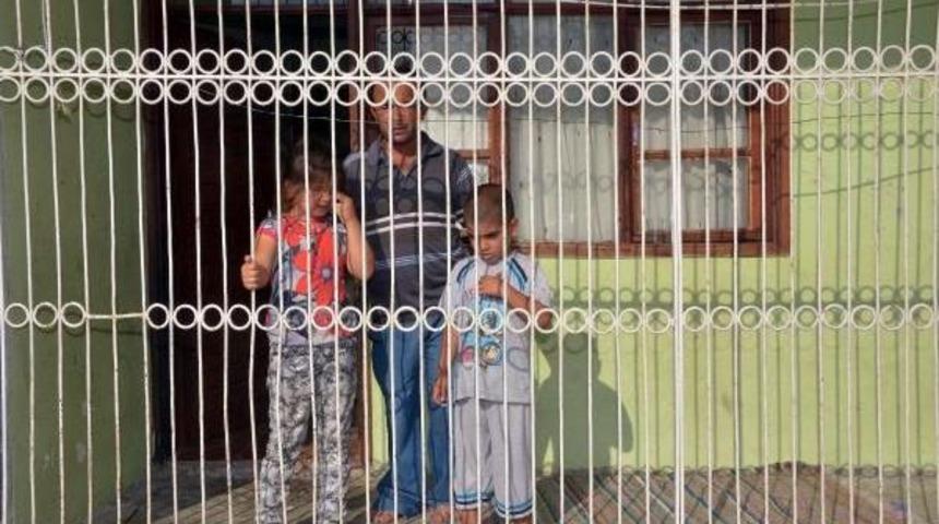 Evden Ka&ccedil;an 2 &Ccedil;ocuklu Kadın, Komşusunun 15 Yaşındaki Kızını Da G&ouml;t&uuml;rd&uuml;