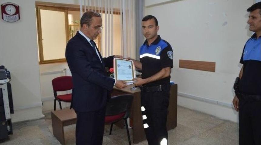 Erzincan&rsquo;da Yılın Toplum Destekli Polisi Yakup G&uuml;nal Oldu