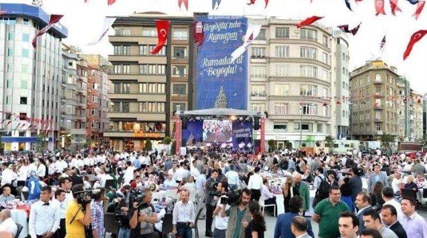 Beyoğlu&rsquo;nda Her G&uuml;n 5 Bin Kişi Aynı Sofra Etrafında Buluşacak