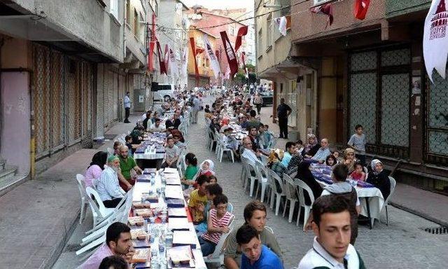 Beyoğlu’nda Her Gün 5 Bin Kişi Aynı Sofra Etrafında Buluşacak