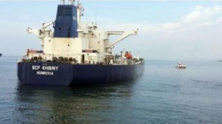 Ahırkapı A&ccedil;ıklarında Petrol Y&uuml;kl&uuml; Tanker Karaya Oturdu