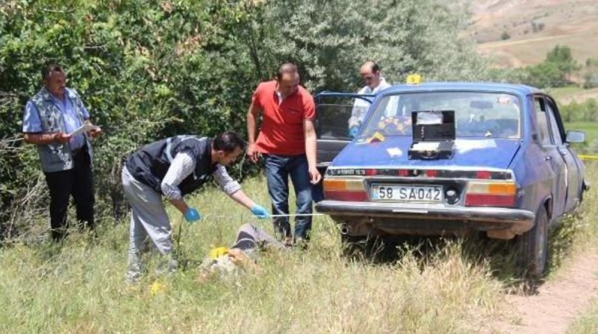 Otomobilinin Yanında &Ouml;l&uuml; Bulundu