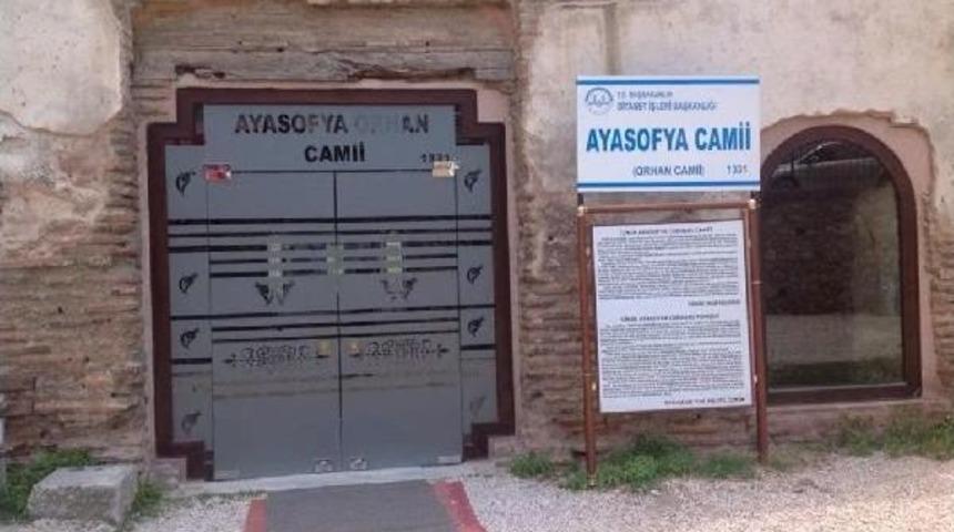 İznik Ayasofya Orhan Camisi'ne Cam Kapıya Tepki