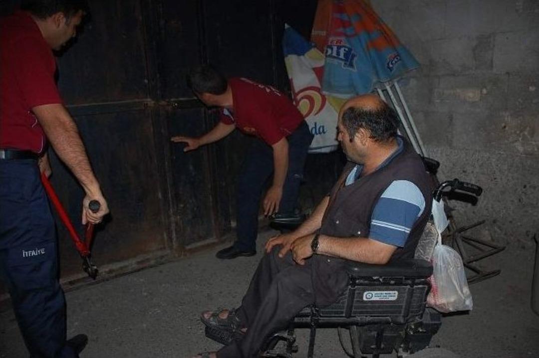 Engelli Vatandaş Tarihi Tuz Hanı&rsquo;nda Mahsur Kaldı